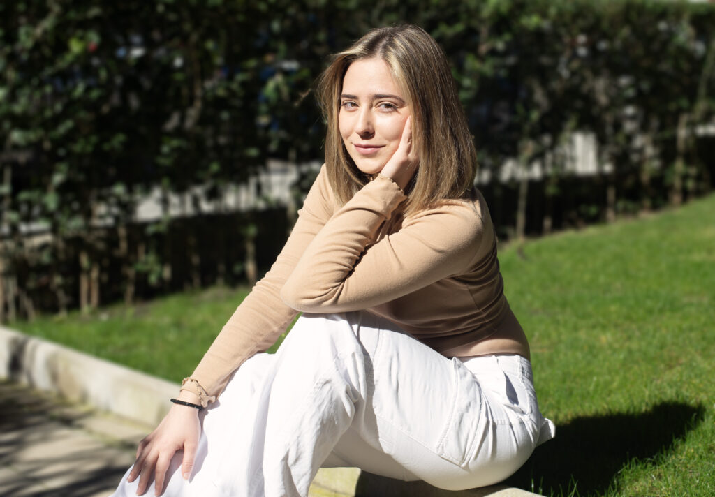SPA PER CAPELLI – Peluquería ecológica en Madrid Especialistas en coloración vegetal, tratamientos capilares naturales y belleza consciente para personas que eligen cuidarse de verdad.
